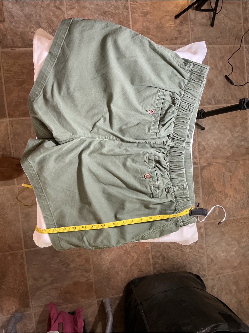 Old Navy Women’s Olive Green Pull On Shorts Size Large Casual - Picture 4 of 4
